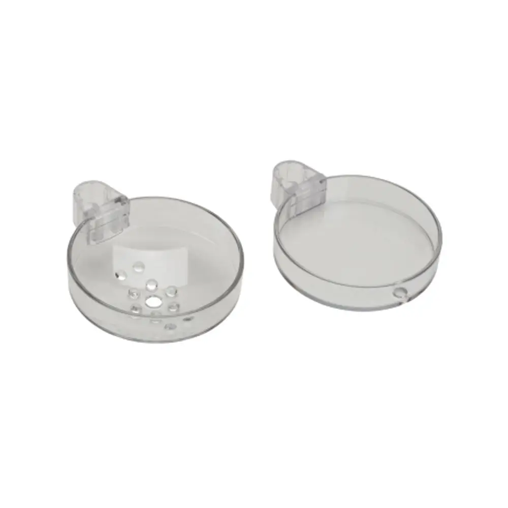 Transparente Seifenschale mit zwei Teilen von Hansgrohe, einseitig mit Halterung und Löchern für Wasserabfluss, die andere als abdeckende Schale.